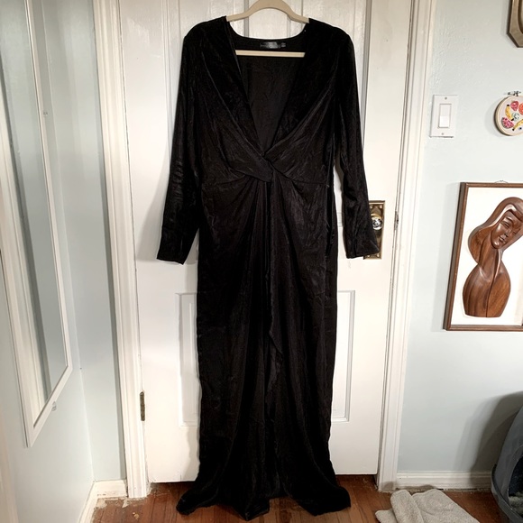 Long sleeve gown with leg slit - Picture 1 of 2